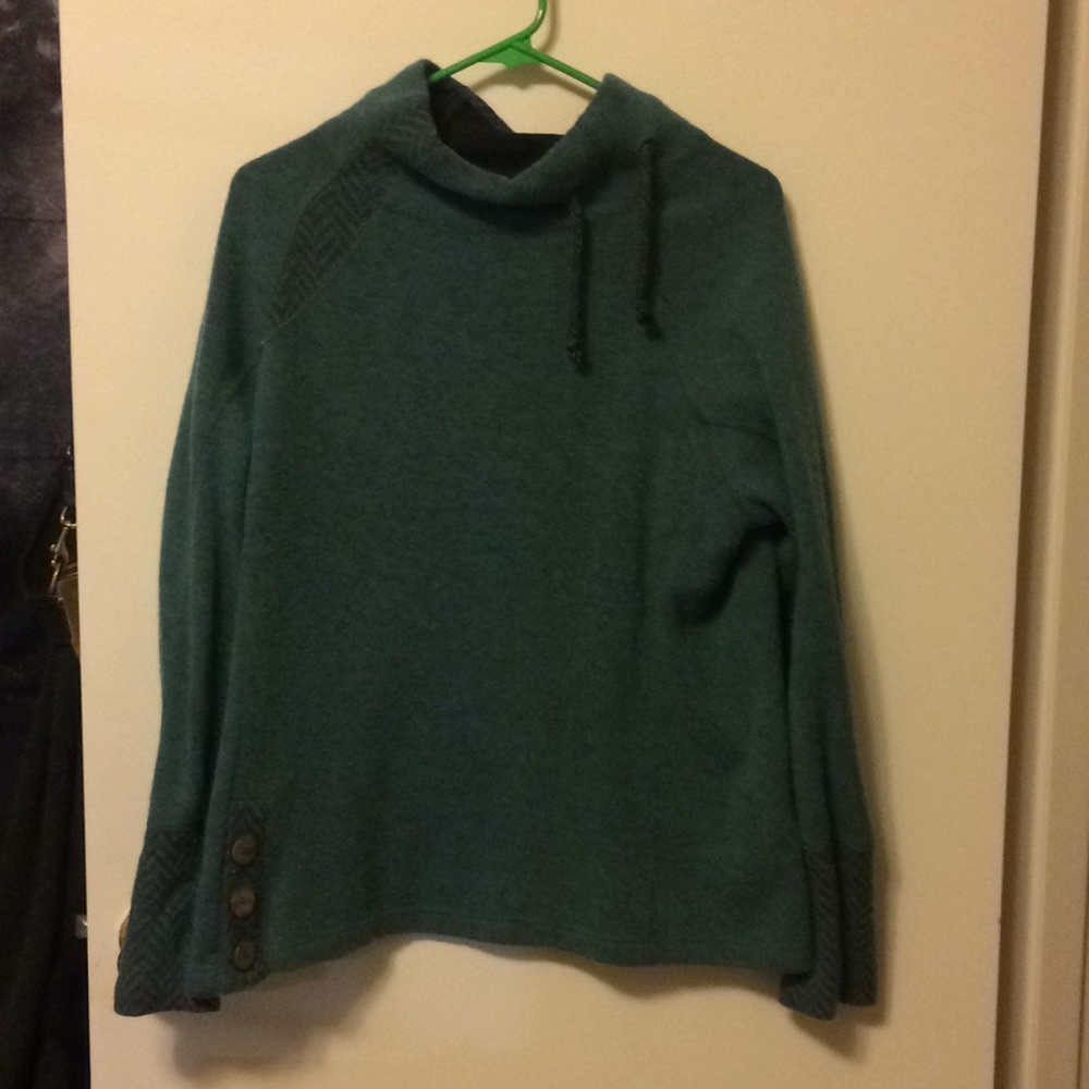 Green/blue sweater